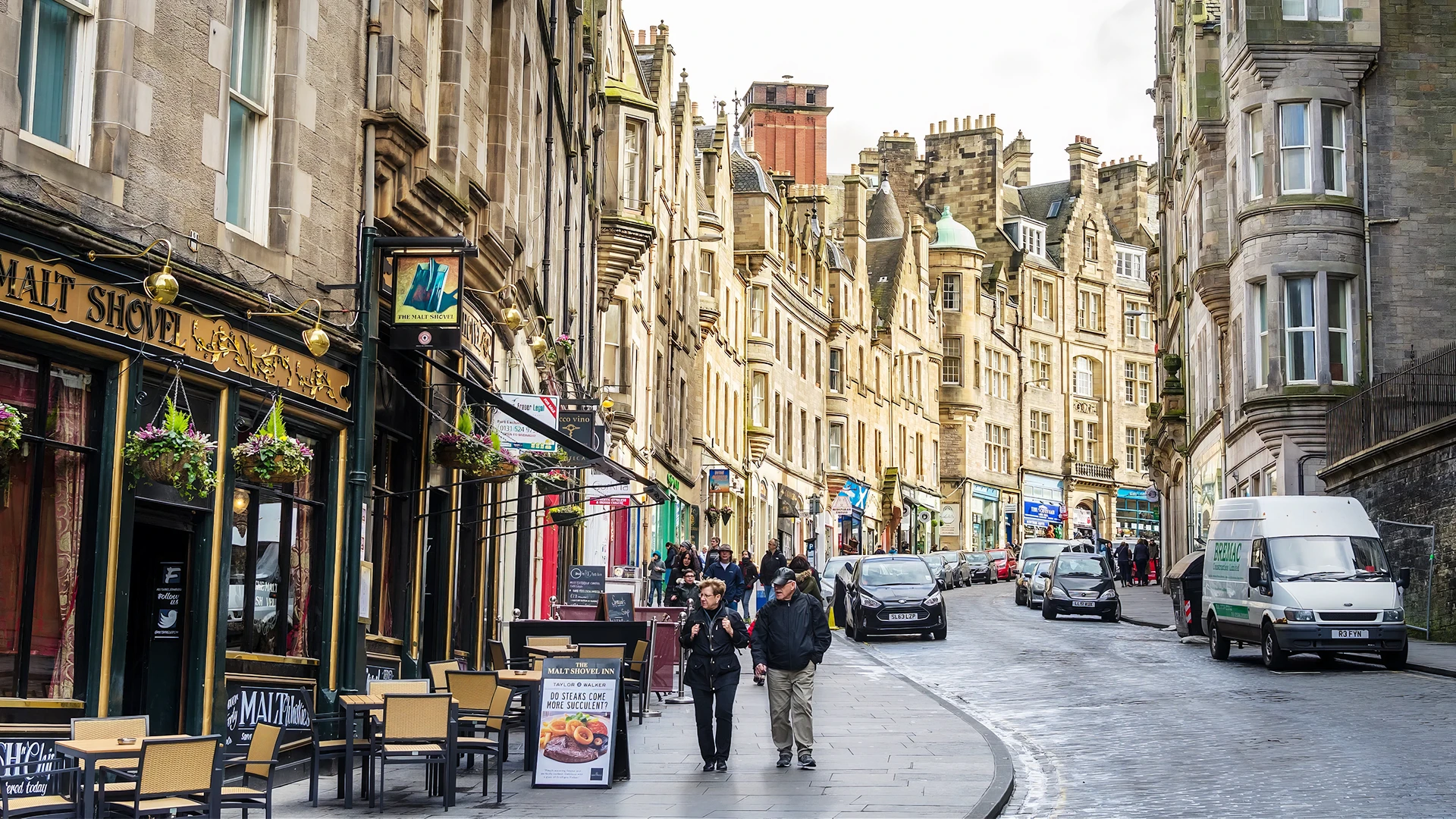 how many people live in edinburgh